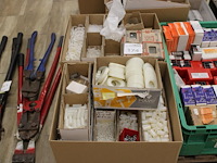 Kunststof ringen in diverse maten in 2 dozen.