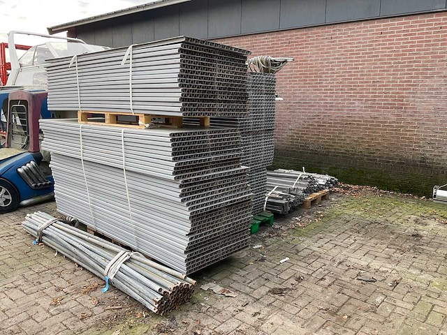 Kunststof (rvs) stalinrichting - afbeelding 1 van  8