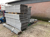Kunststof (rvs) stalinrichting - afbeelding 1 van  8