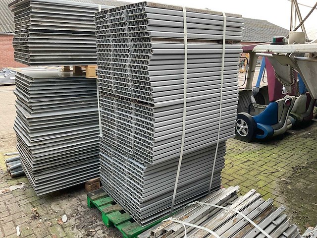 Kunststof (rvs) stalinrichting - afbeelding 5 van  8