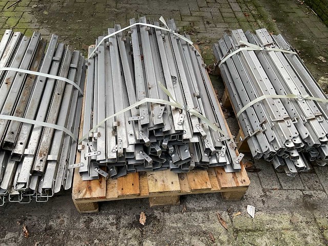 Kunststof (rvs) stalinrichting - afbeelding 7 van  8