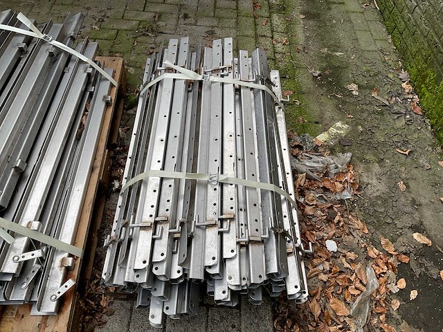 Kunststof (rvs) stalinrichting - afbeelding 8 van  8