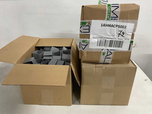 Kunststof sluitstop voor profiel 40x40 mm (370x) - afbeelding 1 van  2
