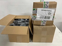 Kunststof sluitstop voor profiel 40x40 mm (370x) - afbeelding 1 van  2