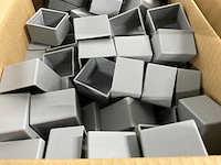 Kunststof sluitstop voor profiel 40x40 mm (370x) - afbeelding 2 van  2