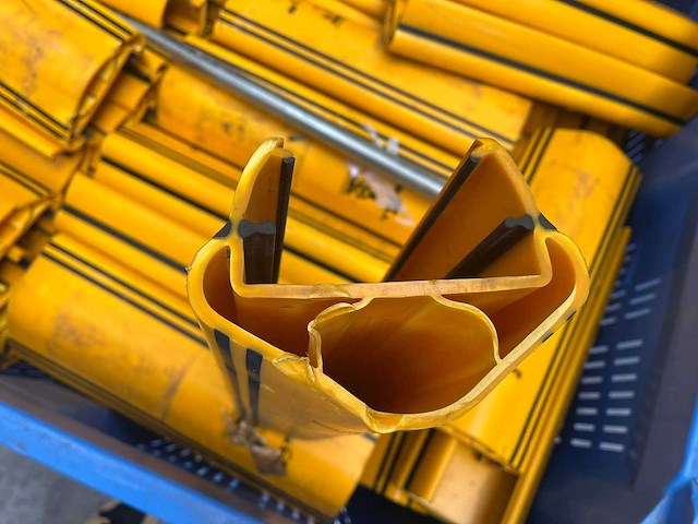 Kunststof staanderbeschermers ca 50 stuks - afbeelding 4 van  11