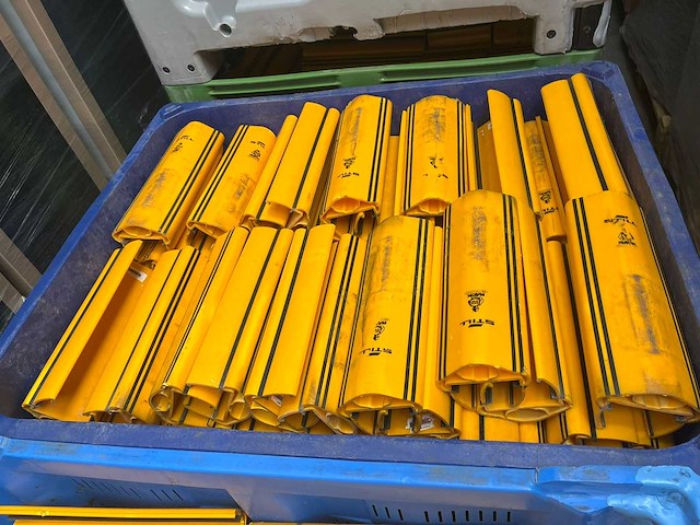 Kunststof staanderbeschermers ca 50 stuks - afbeelding 1 van  5