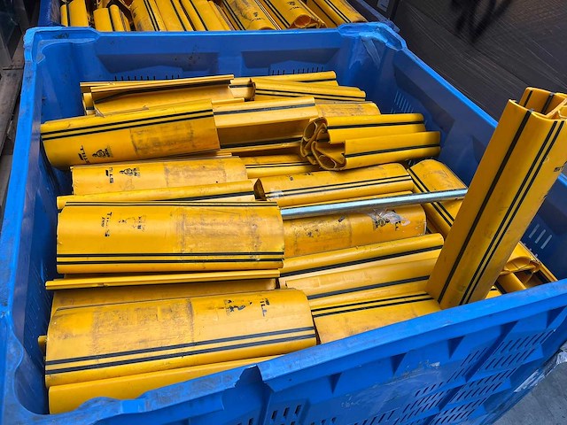 Kunststof staanderbeschermers ca 50 stuks - afbeelding 2 van  12
