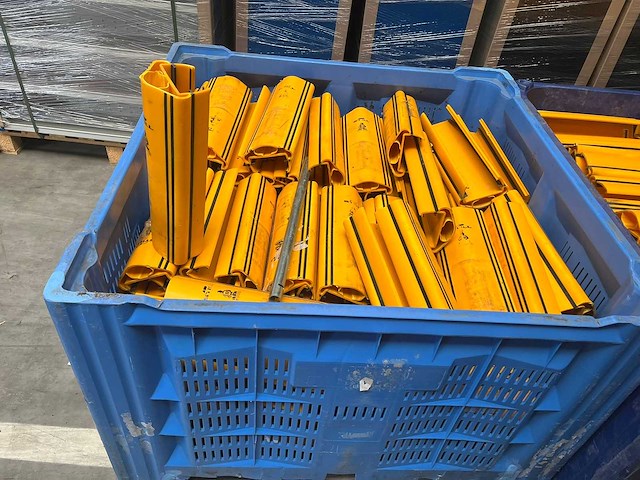 Kunststof staanderbeschermers ca 50 stuks - afbeelding 8 van  12