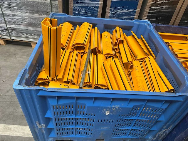 Kunststof staanderbeschermers ca 50 stuks - afbeelding 8 van  12