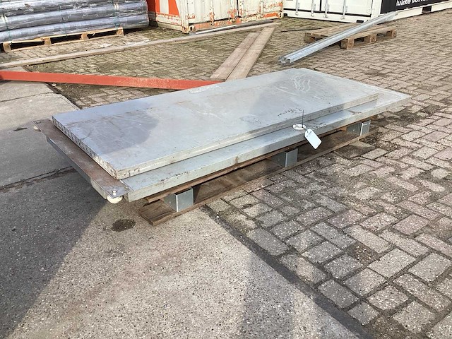 Kunststof stal deuren (2x) - afbeelding 1 van  5