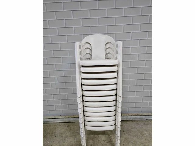 Kunststof stapelstoelen (13x) - afbeelding 2 van  3