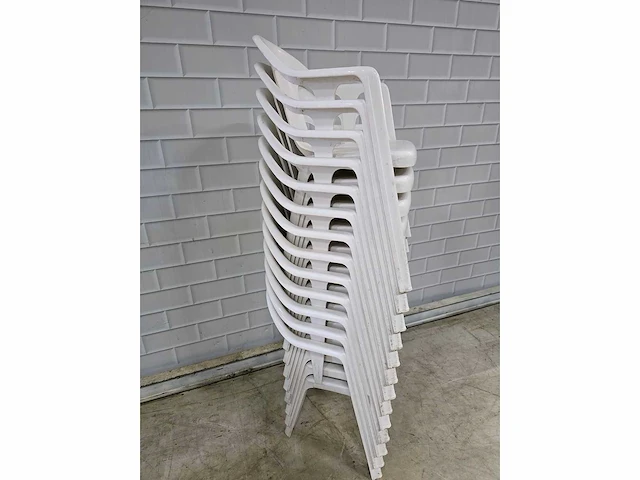 Kunststof stapelstoelen (13x) - afbeelding 3 van  3