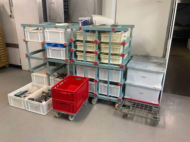 Kunststof stelling met inhoud (2x) - afbeelding 1 van  2