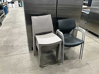 Kunststof stoelen (6x) - afbeelding 1 van  4