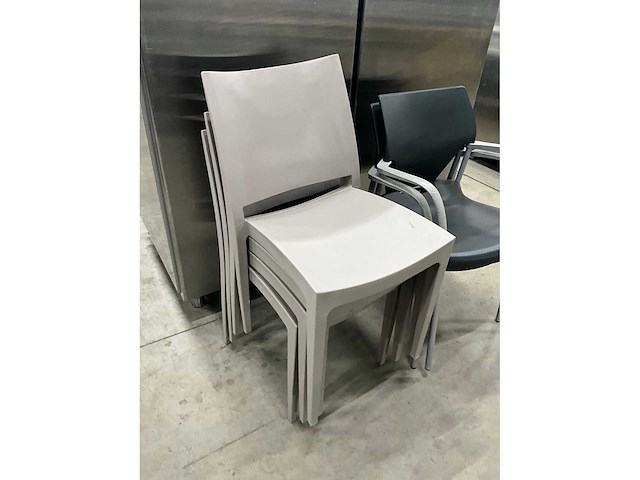 Kunststof stoelen (6x) - afbeelding 3 van  4