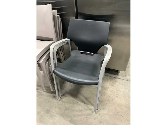 Kunststof stoelen (6x) - afbeelding 4 van  4