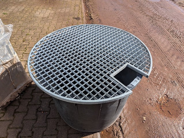 Kunststof ton met afdekrooster - afbeelding 3 van  5