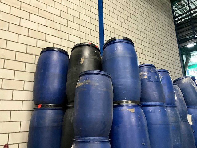 Kunststof vaten - afbeelding 1 van  3