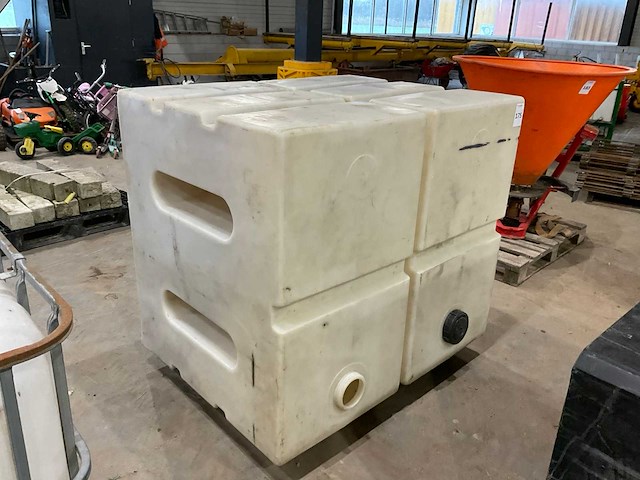 Kunststof vloeistoftank (2x) - afbeelding 2 van  3