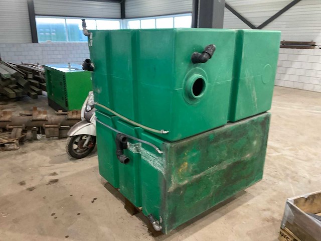 Kunststof vloeistoftank (2x) - afbeelding 4 van  4