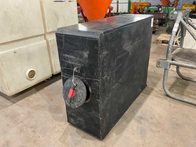 Kunststof vloeistoftank - afbeelding 1 van  2