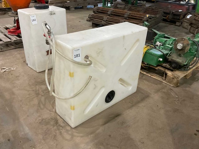 Kunststof vloeistoftank - afbeelding 1 van  2