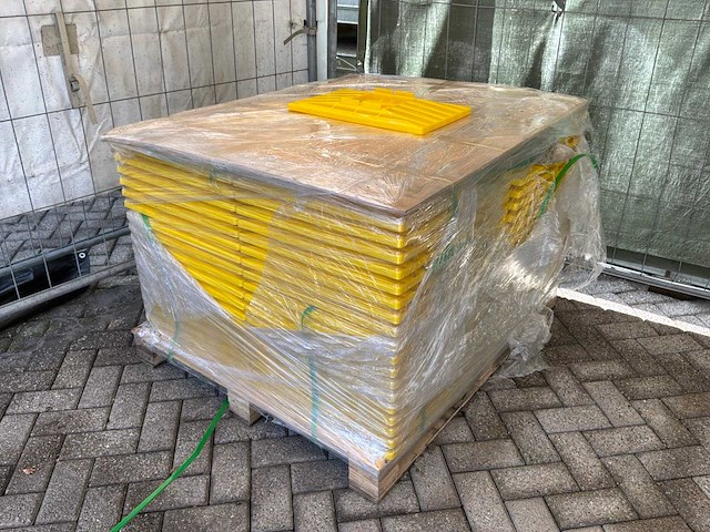 Kunststof voetplaat (140x) - afbeelding 2 van  2