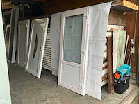 Kunststof voordeur met kozijn - afbeelding 2 van  7