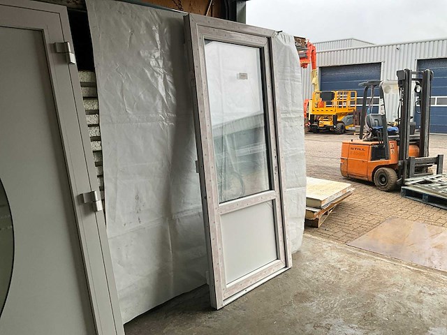 Kunststof voordeur met kozijn - afbeelding 7 van  7