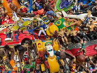 Kunstwerk art. mike kelley (1954-2012) bazaar - afbeelding 5 van  10