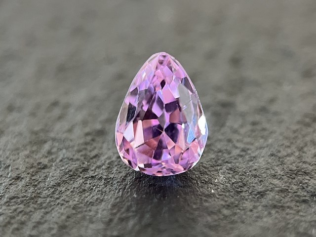 Kunziet - 1.86 carat natuurlijke kunziet - afbeelding 1 van  5