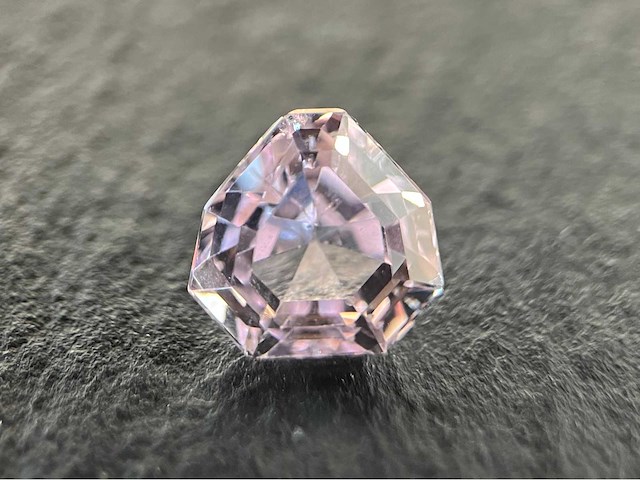 Kunziet 7.78 carat natuurlijke kunziet - afbeelding 1 van  5
