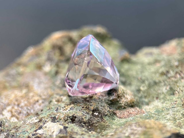 Kunziet 8.04 carat natuurlijk - afbeelding 4 van  4