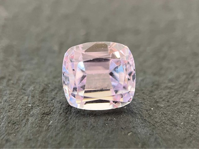 Kunziet 8.04 carat natuurlijke kunziet - afbeelding 3 van  5