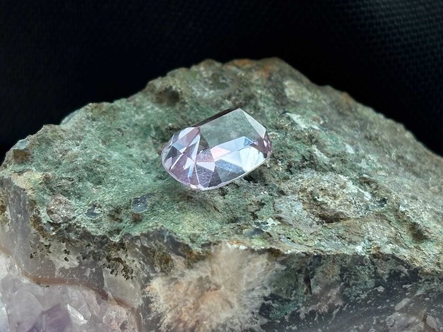 Kunziet 8.58 carat natuurlijke kunziet - afbeelding 2 van  4