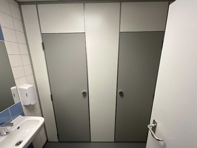 Kupan - trespa sanitairwand met 2 deuren (2x) - afbeelding 1 van  4