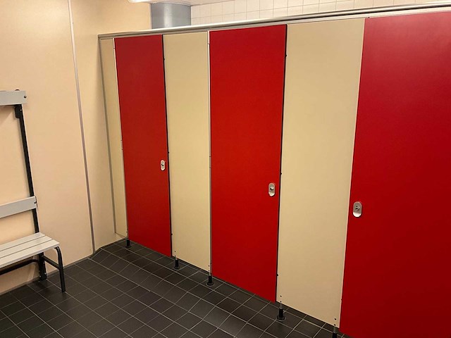Kupan - trespa sanitairwand met deuren - afbeelding 1 van  6