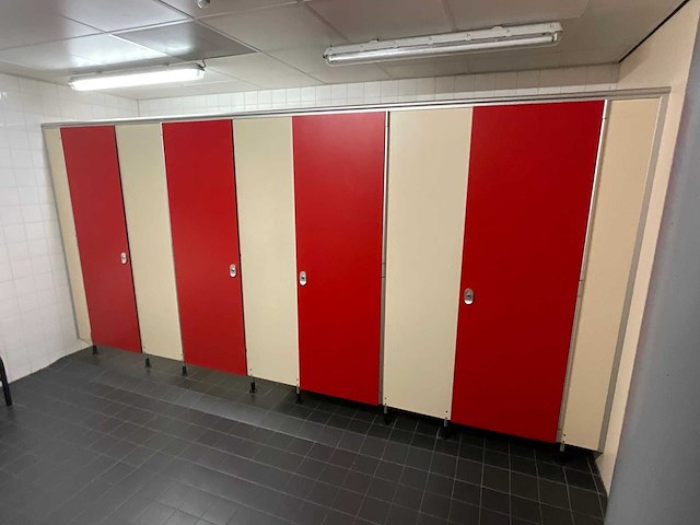 Kupan - trespa sanitairwand met deuren - afbeelding 1 van  5
