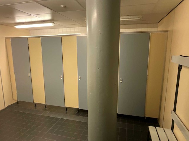 Kupan - trespa sanitairwand met deuren - afbeelding 1 van  5