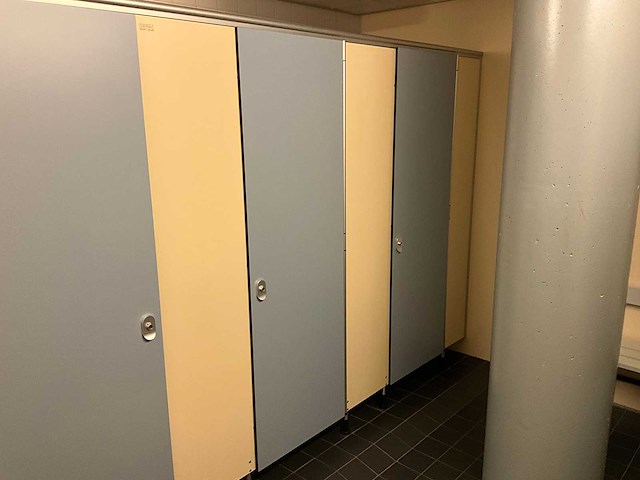 Kupan - trespa sanitairwand met deuren - afbeelding 3 van  5