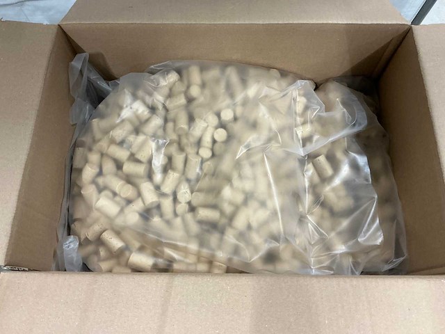 (kurk)natuurkurk 3 38x24 behandeld (2500x) - afbeelding 2 van  3