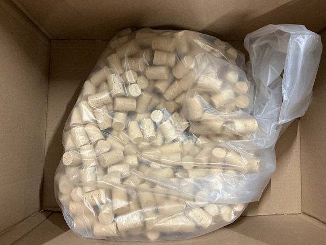 (kurk)natuurkurk 3 38x24 behandeld (570x) - afbeelding 2 van  3