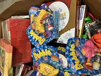 Kuubsdoos met speelgoed - afbeelding 4 van  11