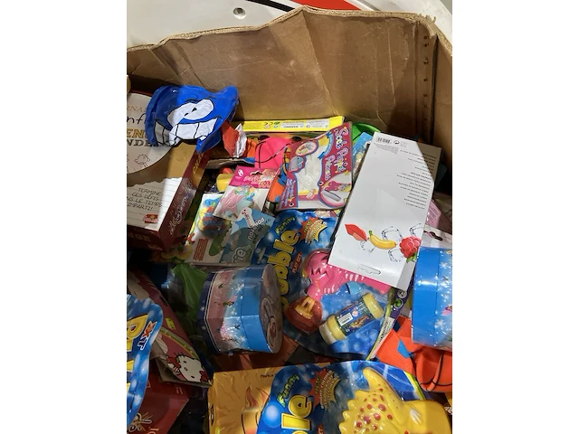 Kuubsdoos met speelgoed - afbeelding 11 van  11