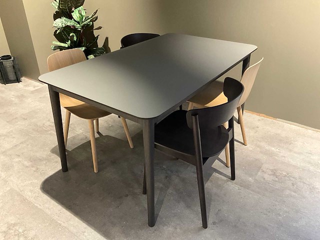 Kvik - eetkamertafel 150x90 cm met 4 stoelen - afbeelding 1 van  7