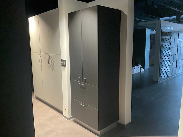 Kvik - garderobe kast - afbeelding 1 van  9