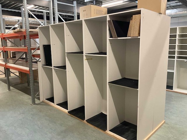 Kvik - kastenwand 300x56x208 cm - afbeelding 1 van  4