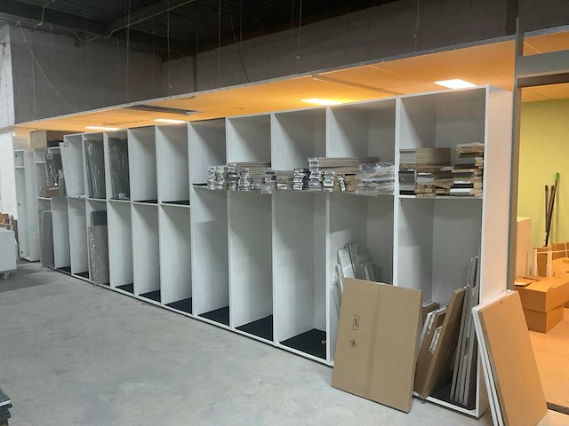 Kvik - kastenwand 720x58x205 cm - afbeelding 1 van  4