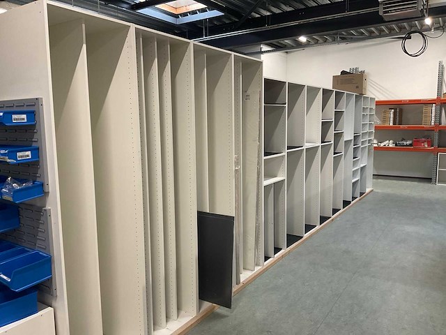 Kvik - kastenwand 780x56x224 cm - afbeelding 1 van  5